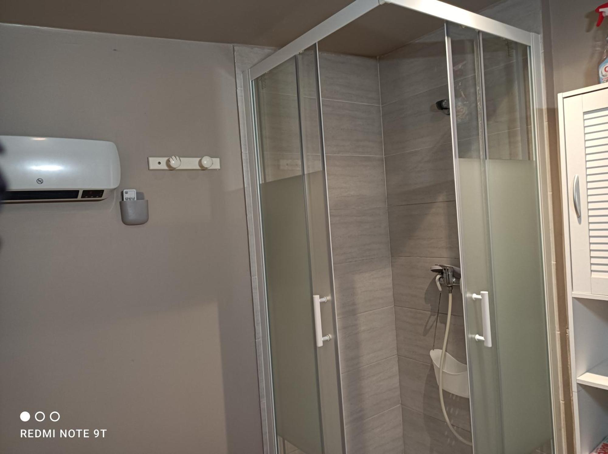 Hotel Ecoutez Les Oiseaux Lunel  Zimmer foto